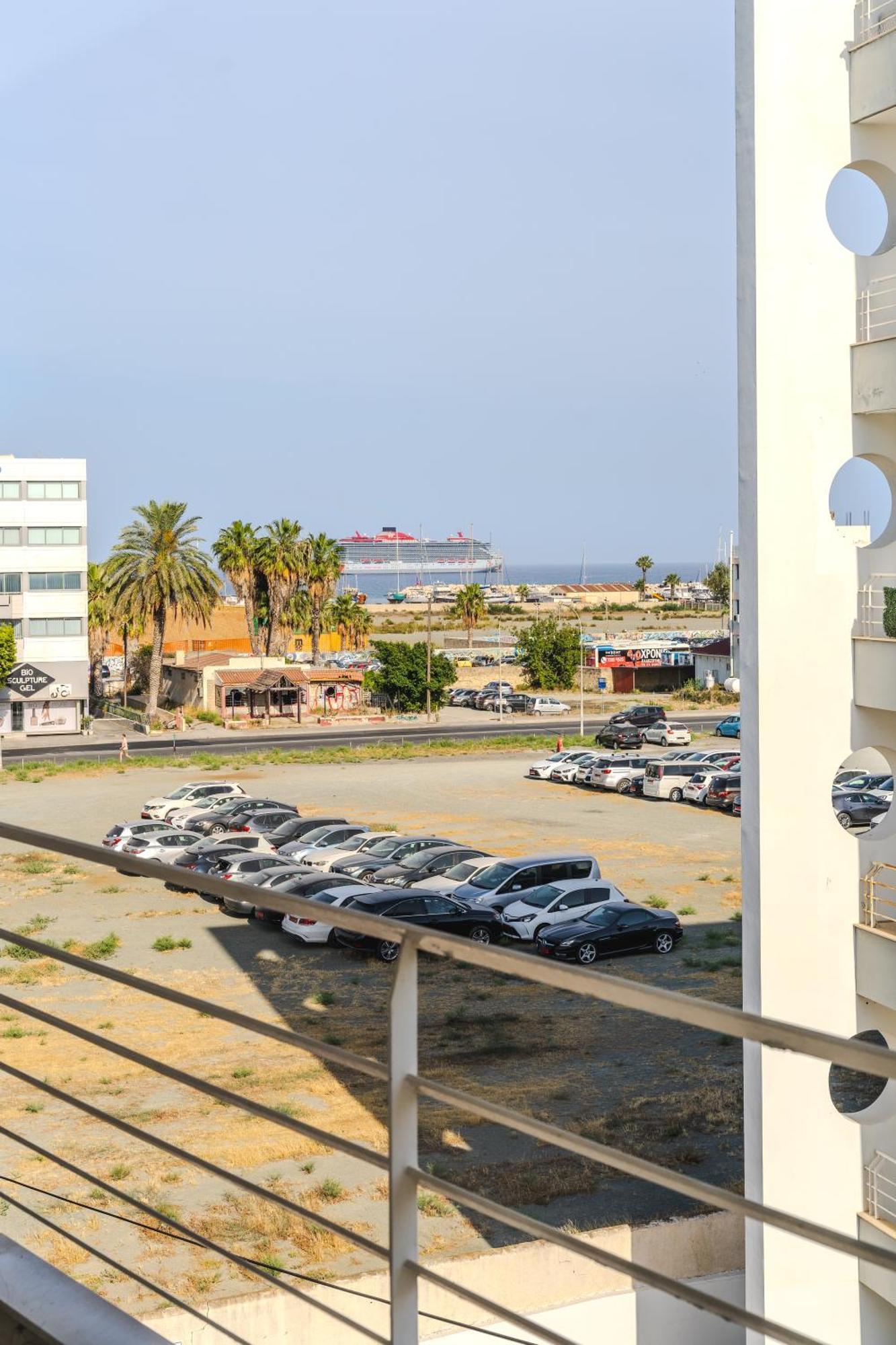 Violet Dusk City Center Flat Larnaca Exterior foto