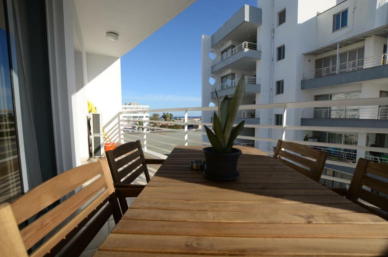 Violet Dusk City Center Flat Larnaca Exterior foto
